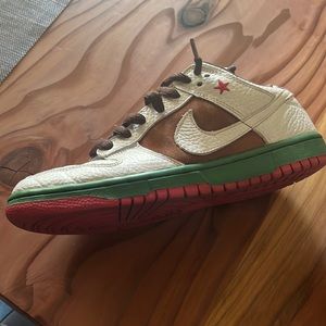 2004 nike dunk sb low pro “cali”